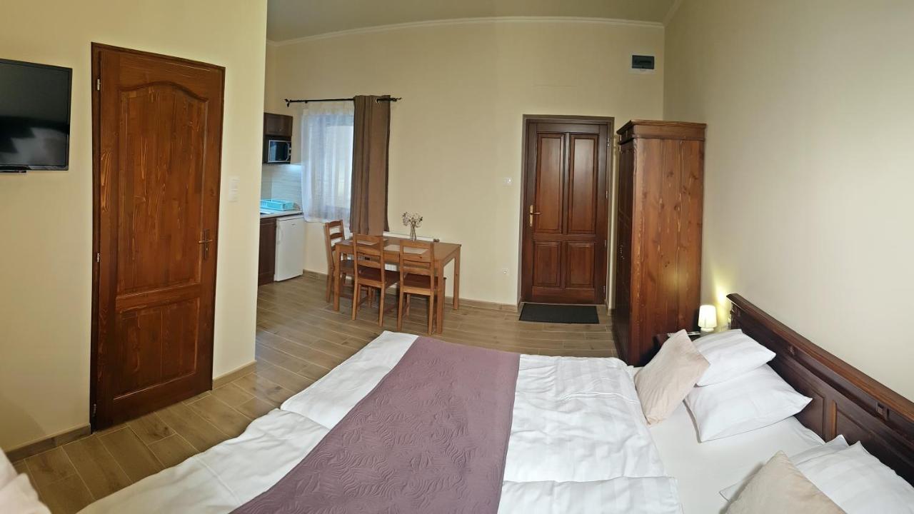 Toscana Apartman Дьюла Экстерьер фото